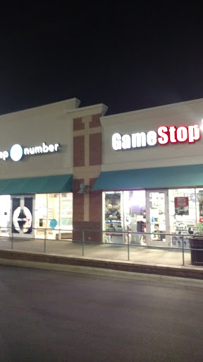 GameStop, 12613 Riverdale Blvd, Coon Rapids, MN 55448, USA, 