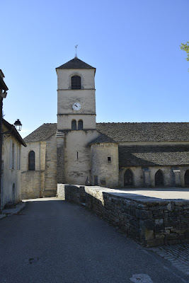 Place de l'Église à Château-Chalon