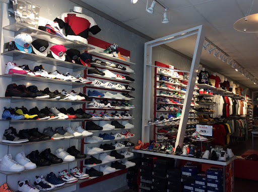 Clothing Store «Bobby Sportswear», reviews and photos, 508 5th Ave, Brooklyn, NY 11215, USA