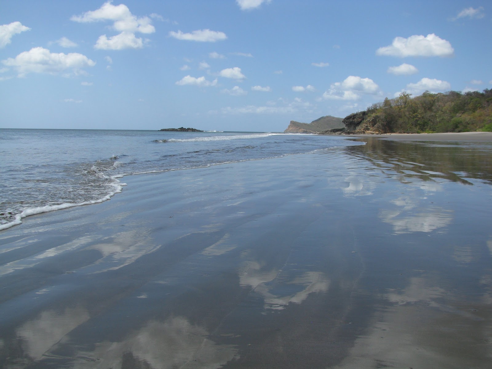 Foto di Spiaggia Amarilla e l'insediamento