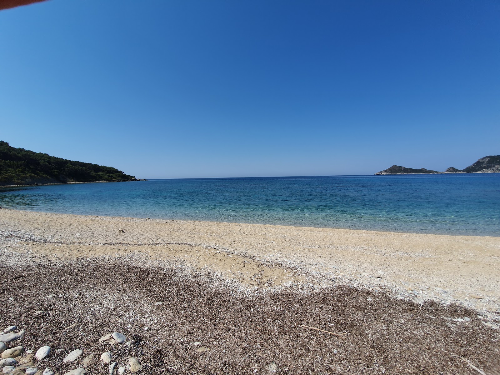 Photo de Akrokiali beach avec un niveau de propreté de partiellement propre