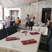 Atmosphère du Restaurant français Le Provençal à Sault - n°6