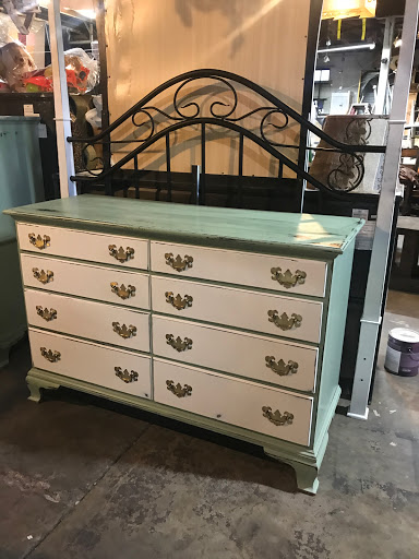 Thrift Store «Treasure Box Thrift Store», reviews and photos, 518 S Patterson St, Valdosta, GA 31601, USA