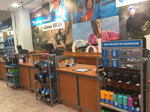 Sportswear Store «Columbia Sportswear Outlet Store at Tanger Outlets Hilton Head», reviews and photos, 1414 Fording Island Rd F200, Bluffton, SC 29910, USA