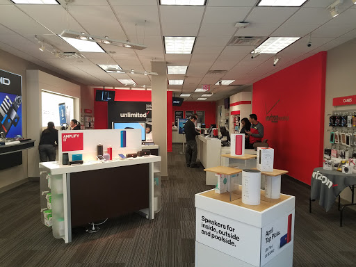 Cell Phone Store «Verizon», reviews and photos, 2141 86th St, Brooklyn, NY 11214, USA