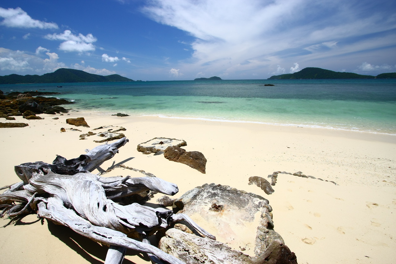 Photo of Ko Bon Beach with spacious shore