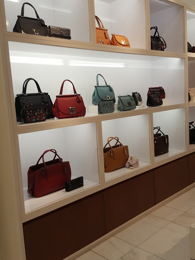 Coach, 2300 Lincoln Hwy, Langhorne, PA 19047, USA, 