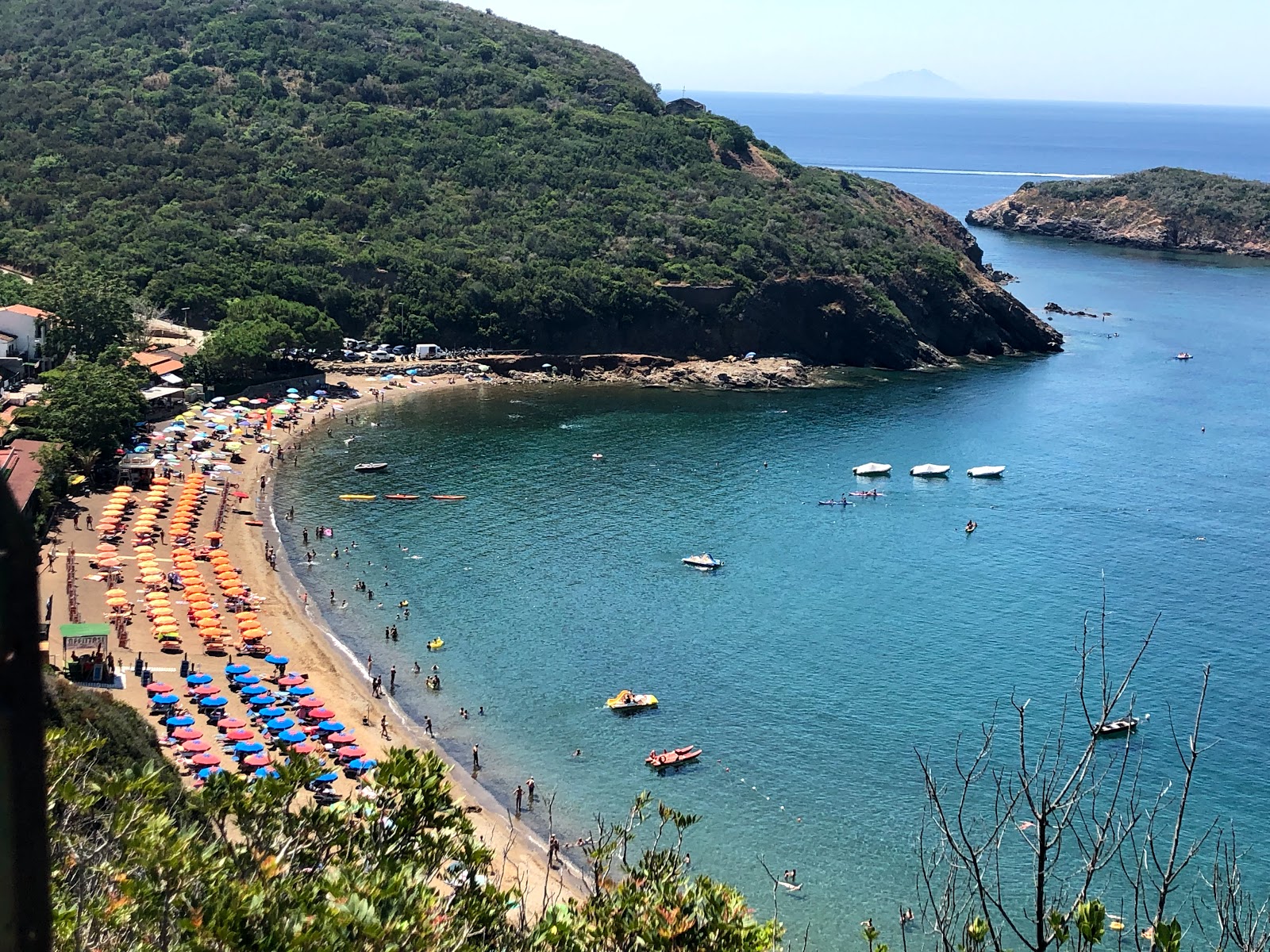 Cala dell'Innamorata'in fotoğrafı kısmen tatil bölgesi