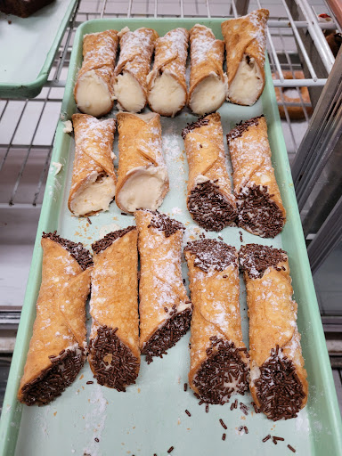 Dessert Shop «Honey Creme Donut Shop», reviews and photos, 514 Vincennes St, New Albany, IN 47150, USA