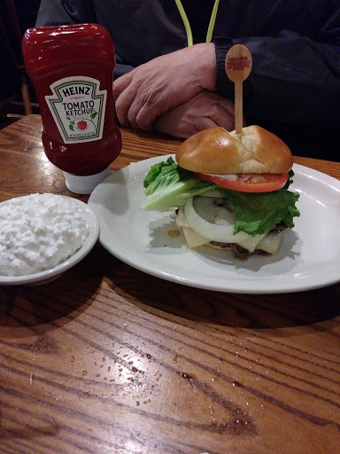 American Restaurant «Cracker Barrel Old Country Store», reviews and photos, 2075 Hylan Dr, Rochester, NY 14623, USA