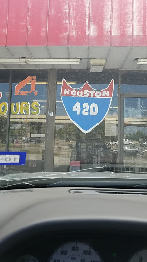 Tobacco Shop «Houston 420 Smoke Shop», reviews and photos, 4121 North Fwy, Houston, TX 77022, USA