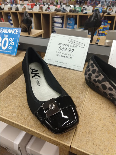 Shoe Store «DSW Designer Shoe Warehouse», reviews and photos, 6971 Grand Ave, Gurnee, IL 60031, USA