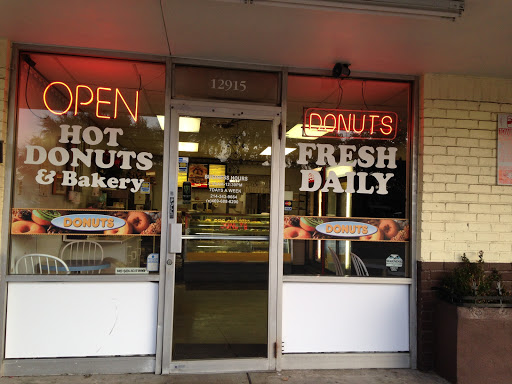 Hot Donuts & Bakery, 12915 Jupiter Rd, Dallas, TX 75238, USA, 