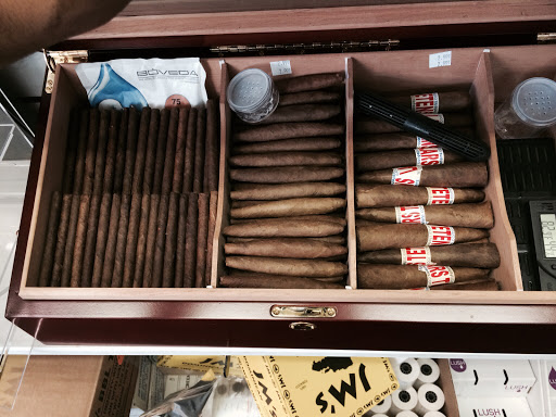 Tobacco Shop «Hot Box Smoke Shop», reviews and photos, 1111 El Camino Real #3, Santa Clara, CA 95050, USA