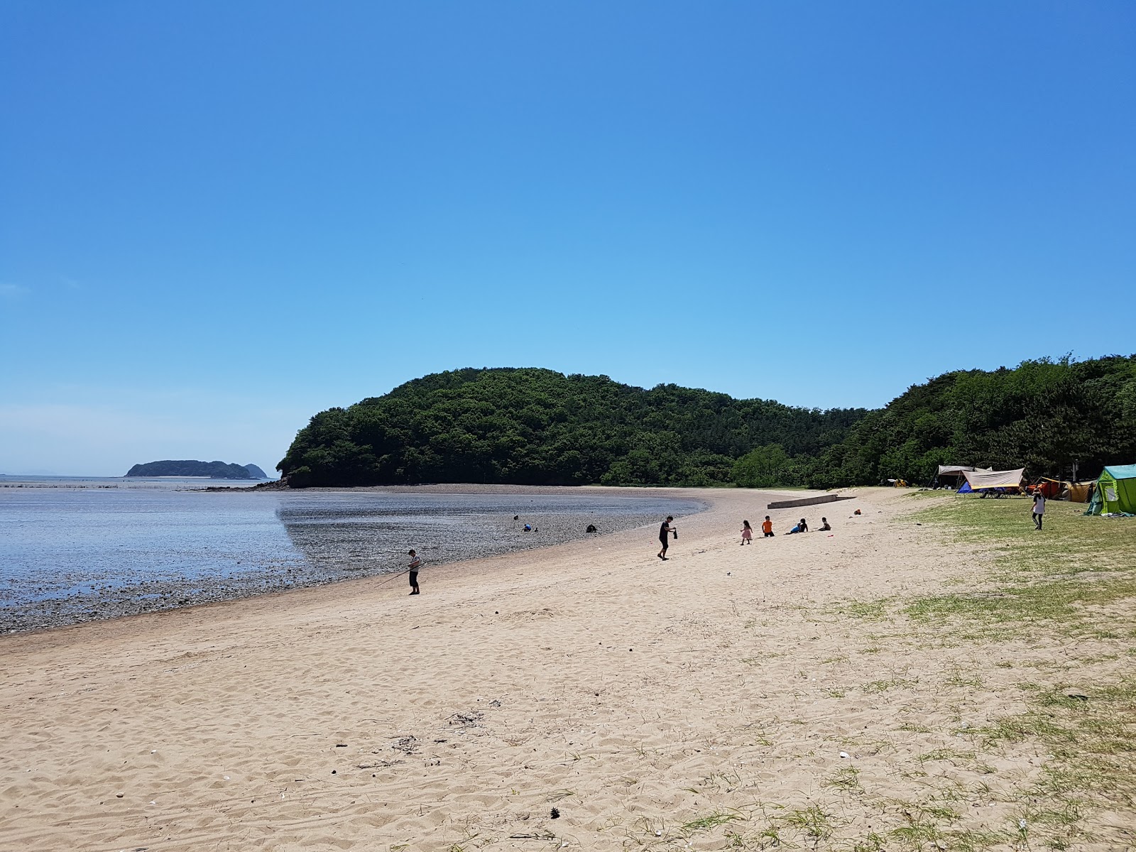 Photo of Handlehae Beach with bright sand surface