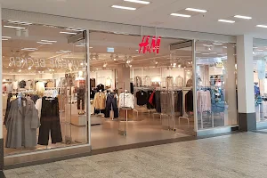 H&M image