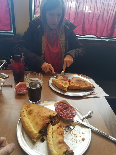 Pizza Restaurant «Flying Pie Pizzeria», reviews and photos, 16691 SE McLoughlin Blvd, Milwaukie, OR 97267, USA