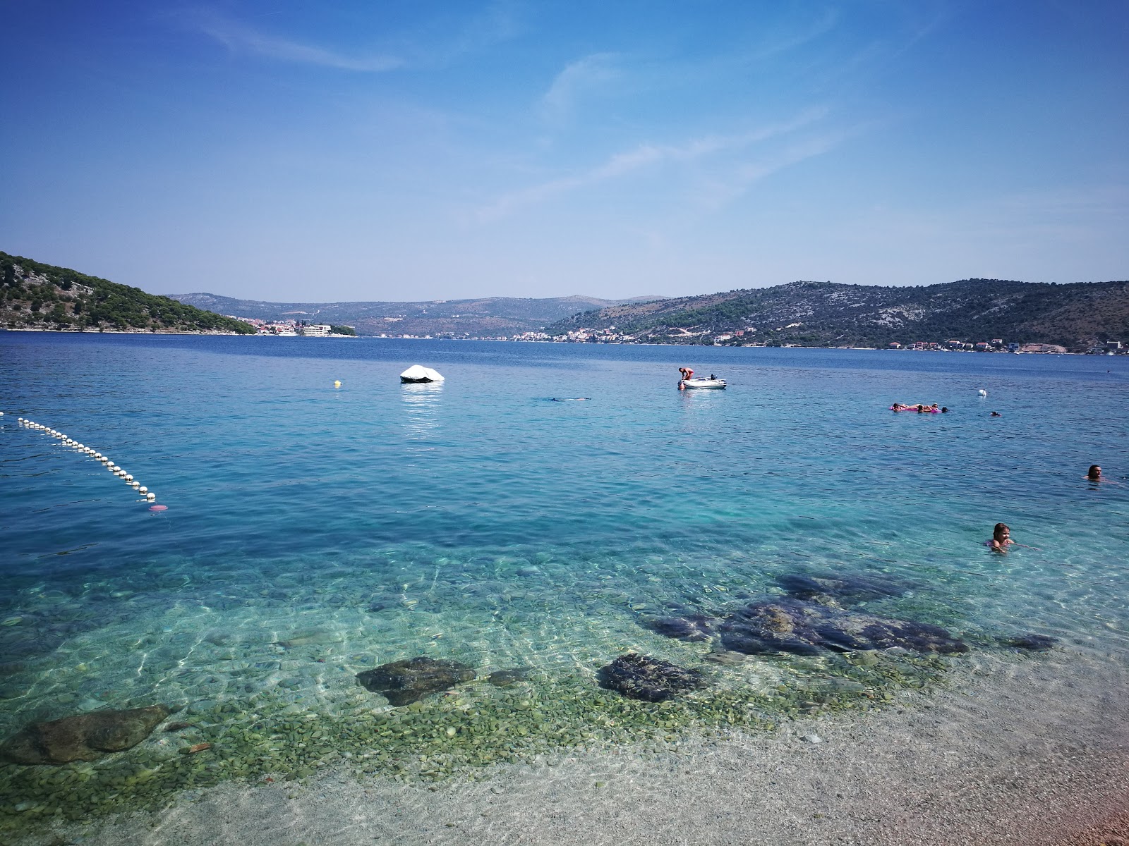 Photo de Varos beach - recommandé pour les voyageurs en famille avec des enfants