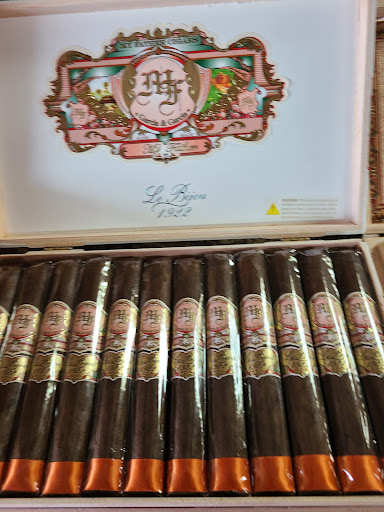 Cigar Shop «Rivercity Cigar & Brew», reviews and photos, 1990 S Frontage Rd, Vicksburg, MS 39180, USA