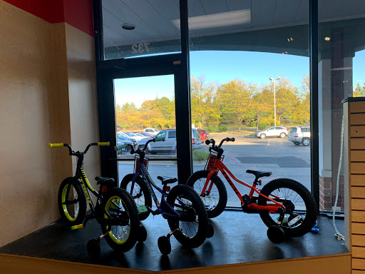 Bicycle Store «M & M Cyclery», reviews and photos, 734 Butterfield Rd, Mundelein, IL 60060, USA