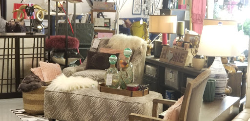 Furniture Store «Furnished by Farrah», reviews and photos, 2009 Main Street #400, Lakeway, TX 78734, USA