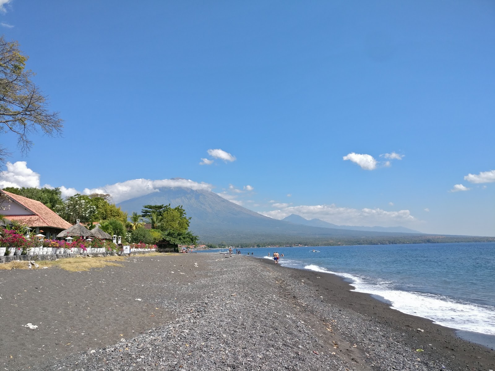 Φωτογραφία του Amed Beach με γκρι άμμος και βότσαλα επιφάνεια
