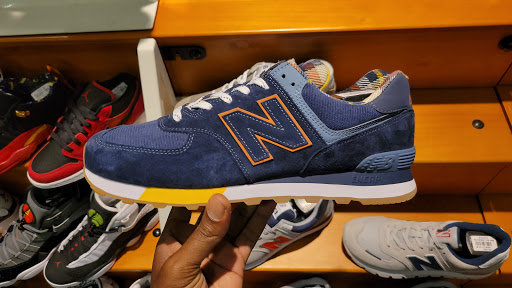 Sporting Goods Store «Champs Sports», reviews and photos, 1189 Glendale Galleria, Glendale, CA 91210, USA