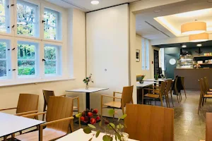Café Freundlich – Auf dem Telegrafenberg in Potsdam image