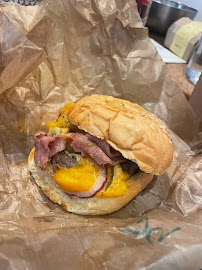 Plats et boissons du Restaurant de hamburgers avec amour - le burger Belleville à Paris - n°15