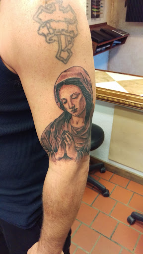 Tattoo Shop «Untouchable Ink», reviews and photos, 204 S Spring Garden Ave, DeLand, FL 32720, USA