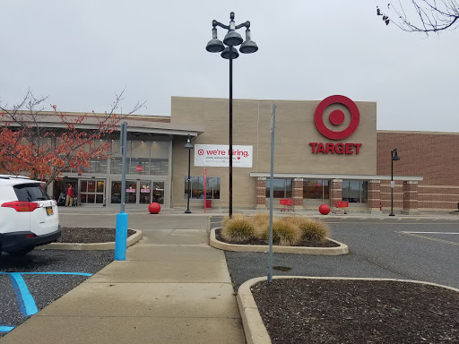 Target, 160 N Research Pl, Central Islip, NY 11722, USA, 