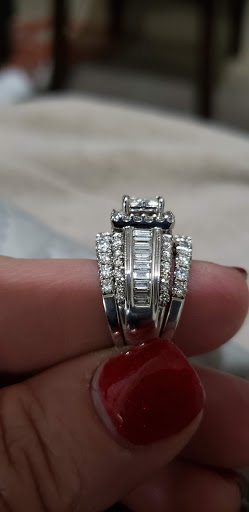 Jewelry Store «Kay Jewelers Outlet», reviews and photos, 1829 Village W Pkwy, Kansas City, KS 66111, USA