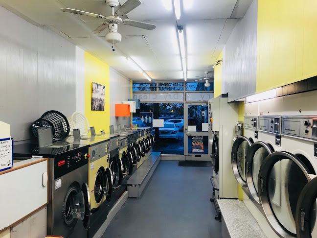 Maiden Erleigh Launderette & Drycleaners - Laundry service