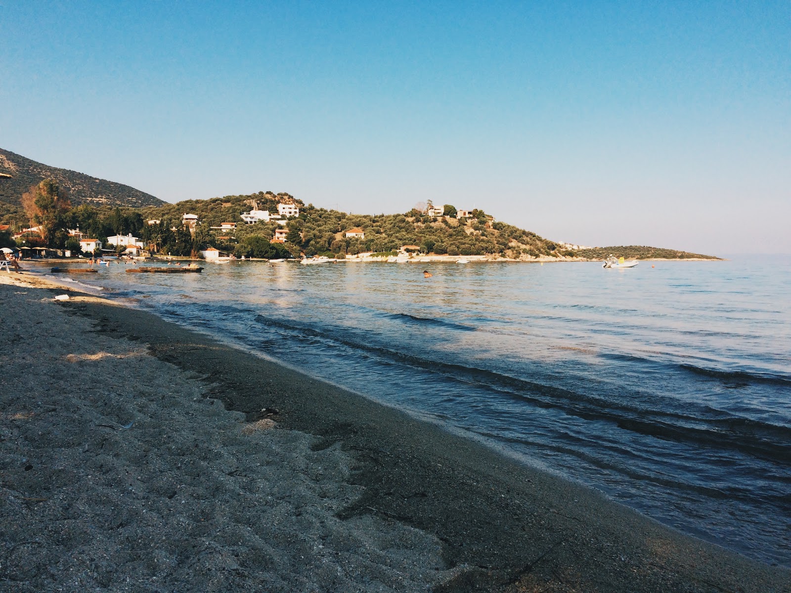 Fotografija Agia Kyriaki beach z turkizna voda površino