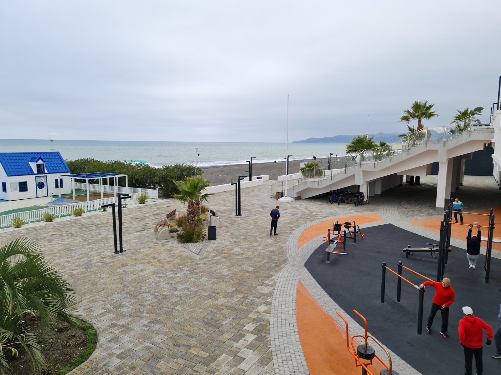 Fotografie cu Riviera beach - locul popular printre cunoscătorii de relaxare