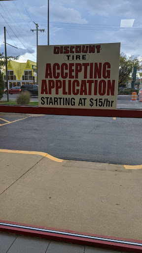 Tire Shop «Discount Tire Store - Joliet, IL», reviews and photos, 1719 W Jefferson St, Joliet, IL 60435, USA