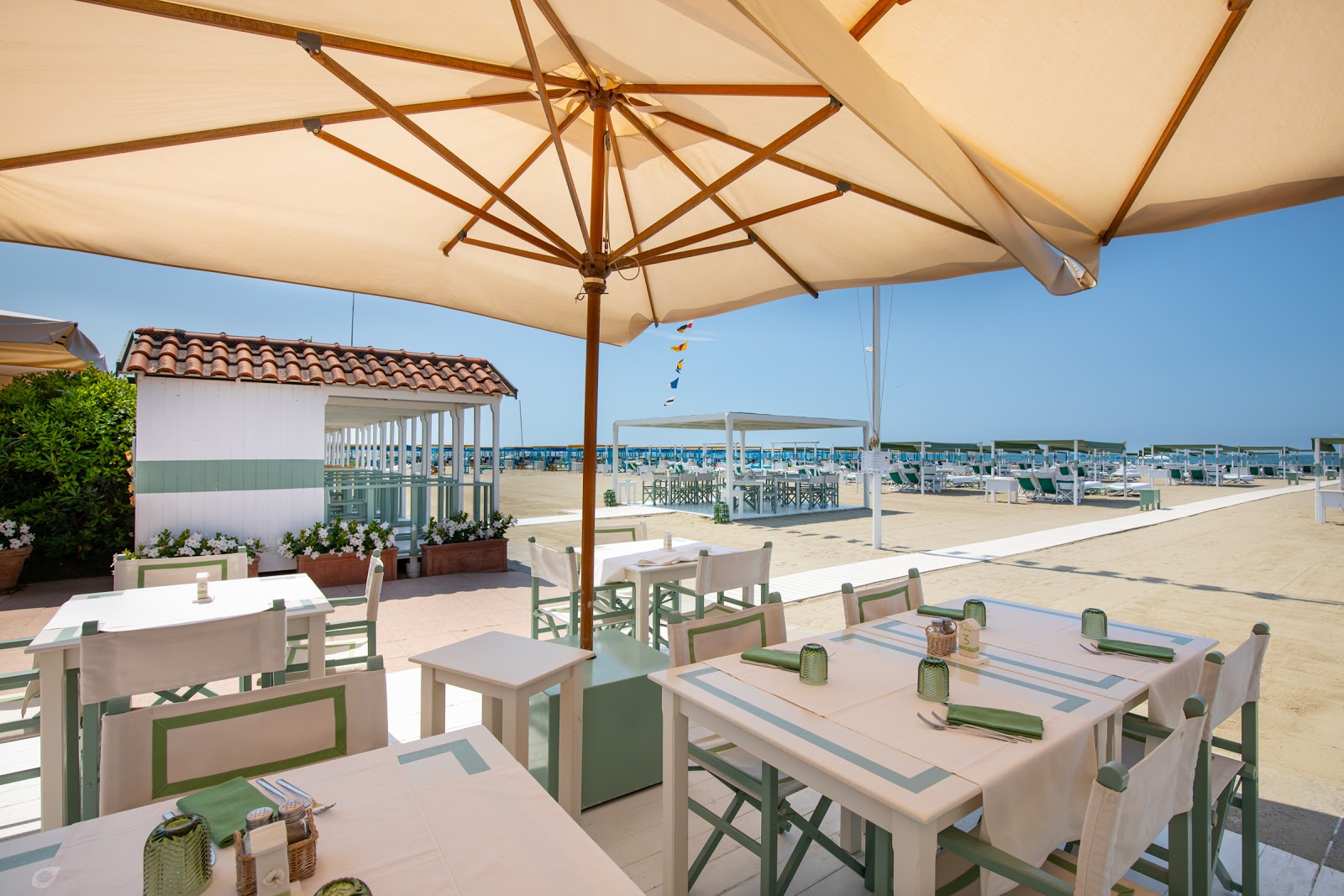 Fotografie cu Spiaggia del Tonfano - locul popular printre cunoscătorii de relaxare