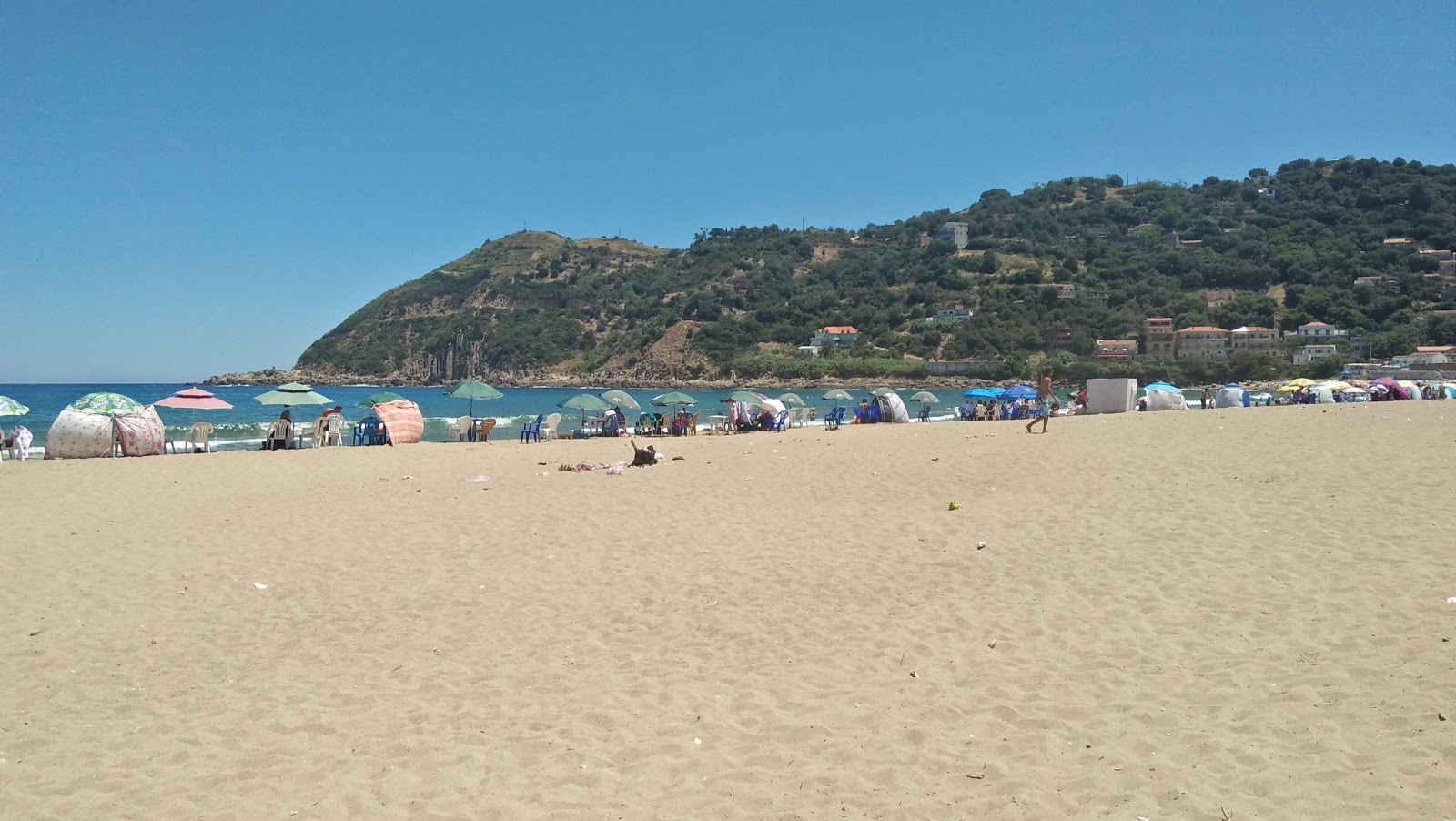 Foto di Plage d'Aïn El Dawla e l'insediamento