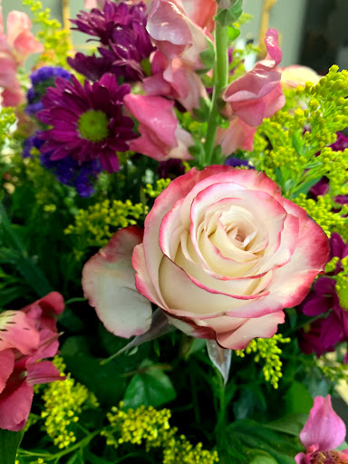 Florist «Mid Cities Florist», reviews and photos, 3225 Harwood Rd F, Bedford, TX 76021, USA