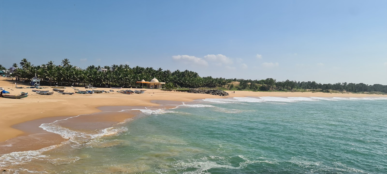 Foto von Periyakadu Beach mit feiner beiger sand Oberfläche