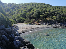 Dikotaki beach'in fotoğrafı küçük koy ile birlikte