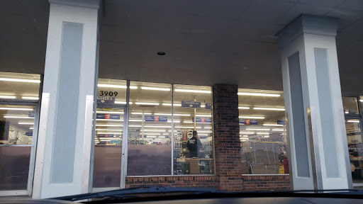 Hardware Store «Harbor Freight Tools», reviews and photos, 3909 S Campbell Ave, Springfield, MO 65807, USA
