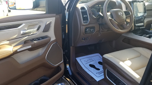 Car Dealer «Northland Chrysler Jeep Dodge RAM», reviews and photos, 14100 W 8 Mile Rd, Oak Park, MI 48237, USA