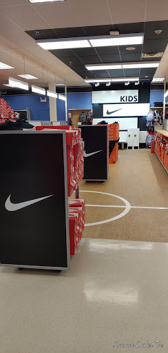 Shoe Store «Shoe Carnival», reviews and photos, 4835 W 77th St, Burbank, IL 60459, USA