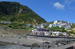 Foto von Praia do Fogo umgeben von Bergen