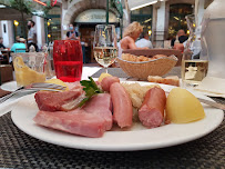 Choucroute d'Alsace du Restaurant français Restaurant Au Dauphin à Strasbourg - n°4