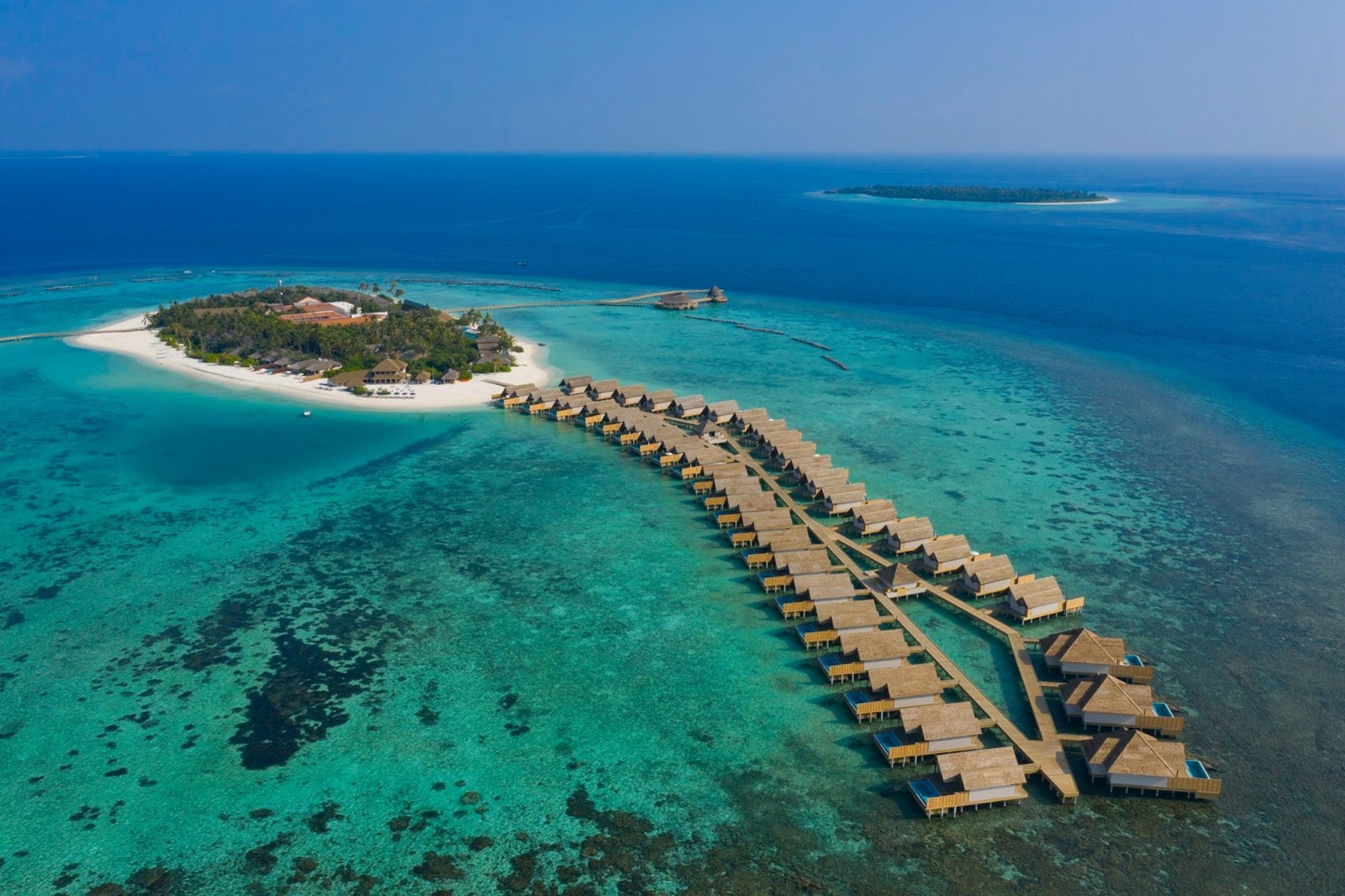 Fotografija Faarufushi Resort island z prostorna obala