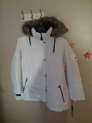 Stores to buy women's quilted coats Milwaukee