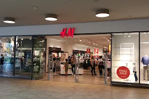 H&M image