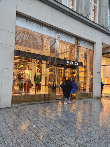 Geschäfte, um Loewe Tasche zu kaufen Düsseldorf